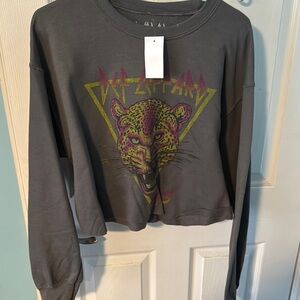 Gray Cropped Sweatshirt with Leopard Graphic